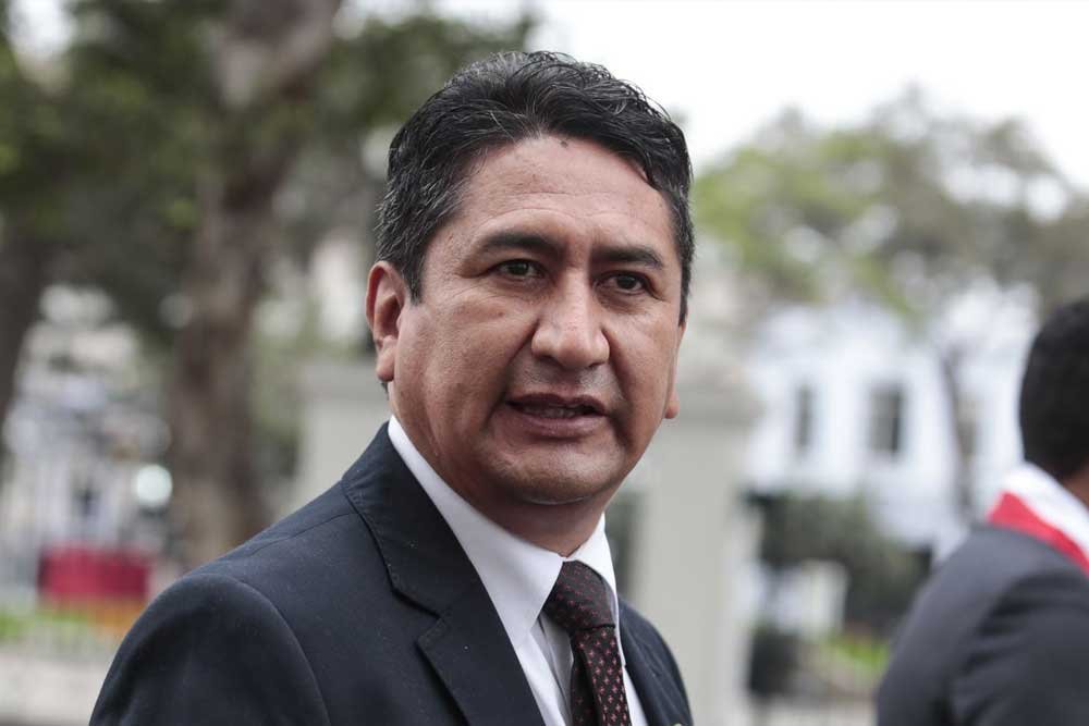Vladimir Cerrón Busca Asilo en la Embajada de Bolivia: Operativo Policial Desplegado